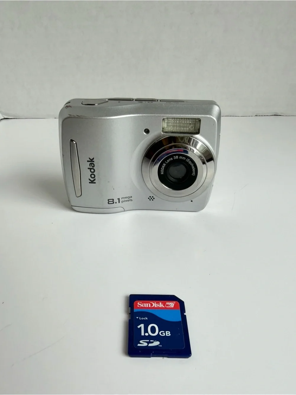 Kodak EasyShare C122 8.1 MP Digital Camera Silver w/ 1G Mem Card Tested & Works